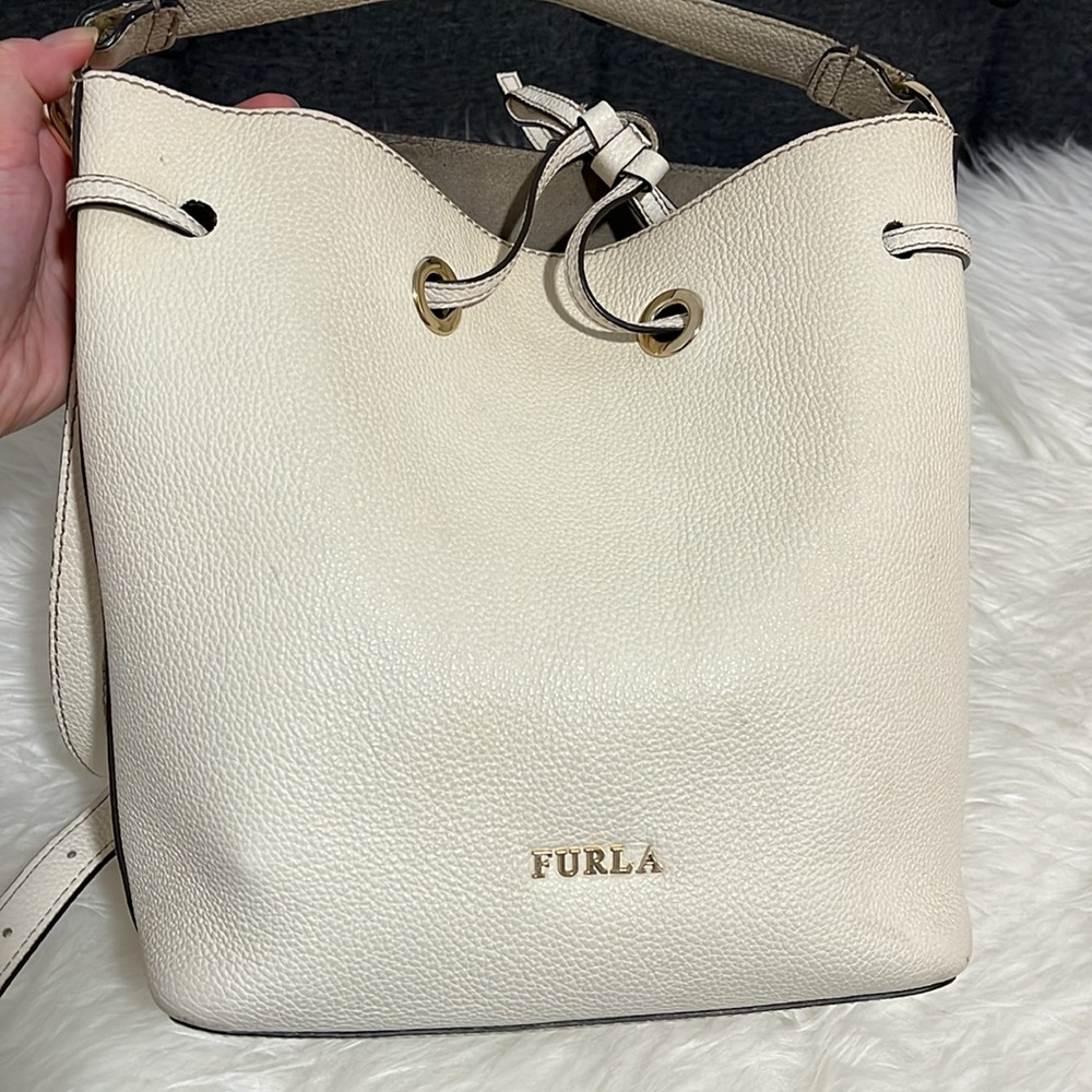 Furla Costanza Drawstring 2-Way Bucket Bag - Picture 4 of 17